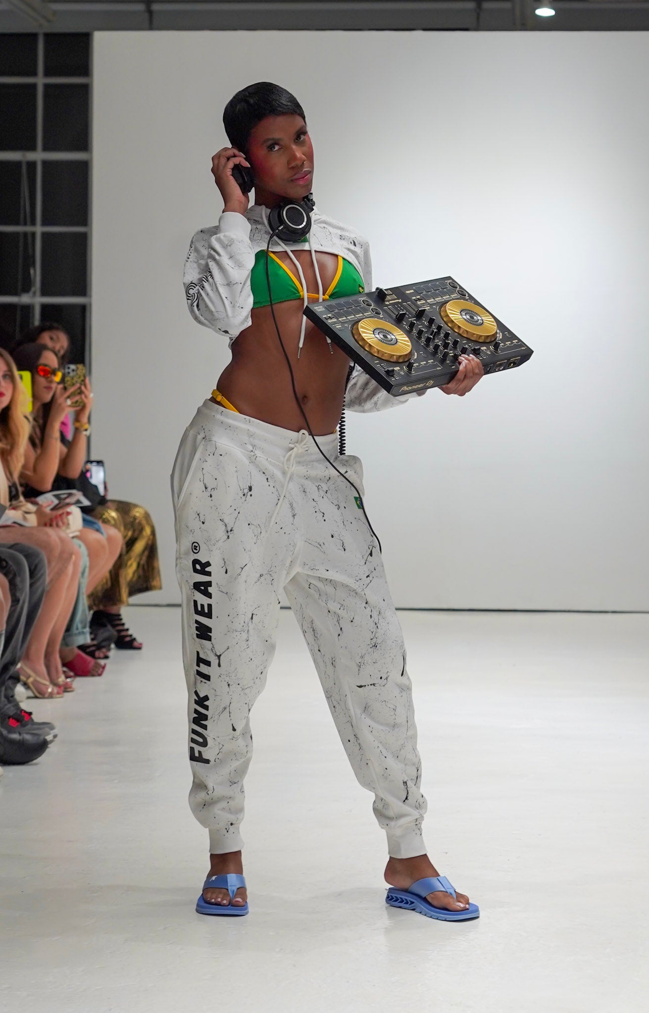 SET FUNK IT 2000